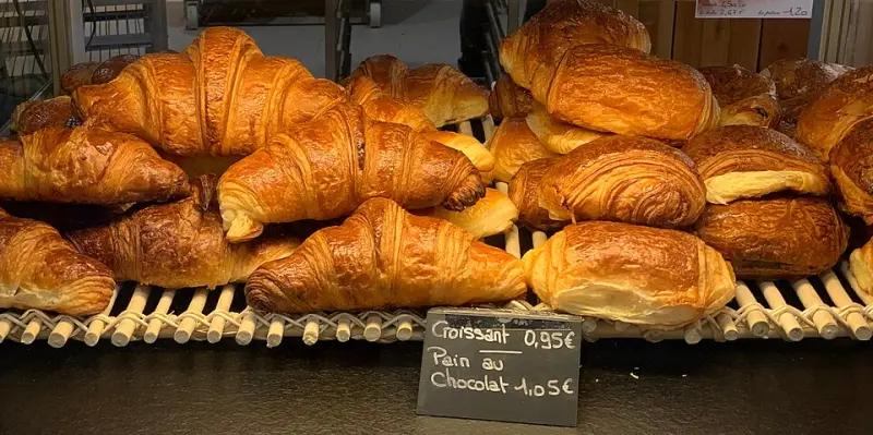 Boulangerie Bardoulet (Contrevoz) - croissants et pains au chocolat