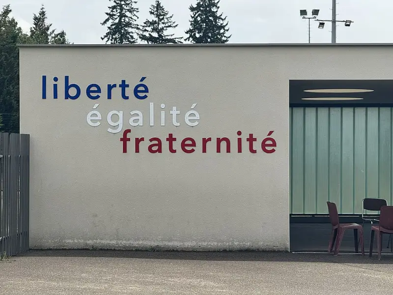 École Élémentaire Louise Michel Estrablin 24