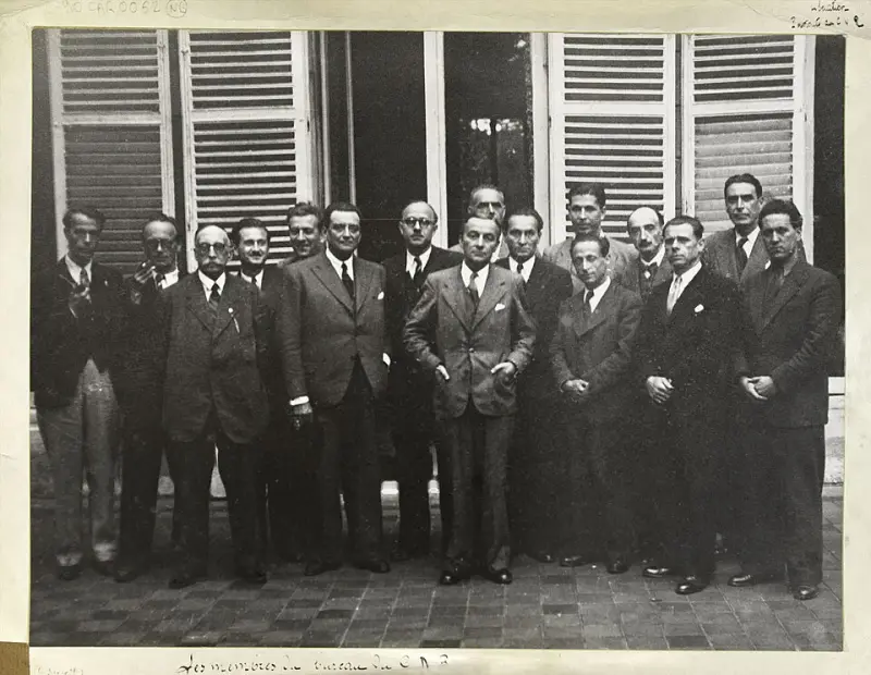 Libération de Paris - septembre 1944 - Membres du Conseil National de la Résistance CNR autour de son président Georges , PH34491